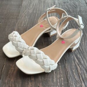 Steve Madden Girls White Sandal size 4.0